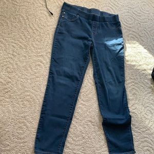Size 14 pull on skinny jeans.